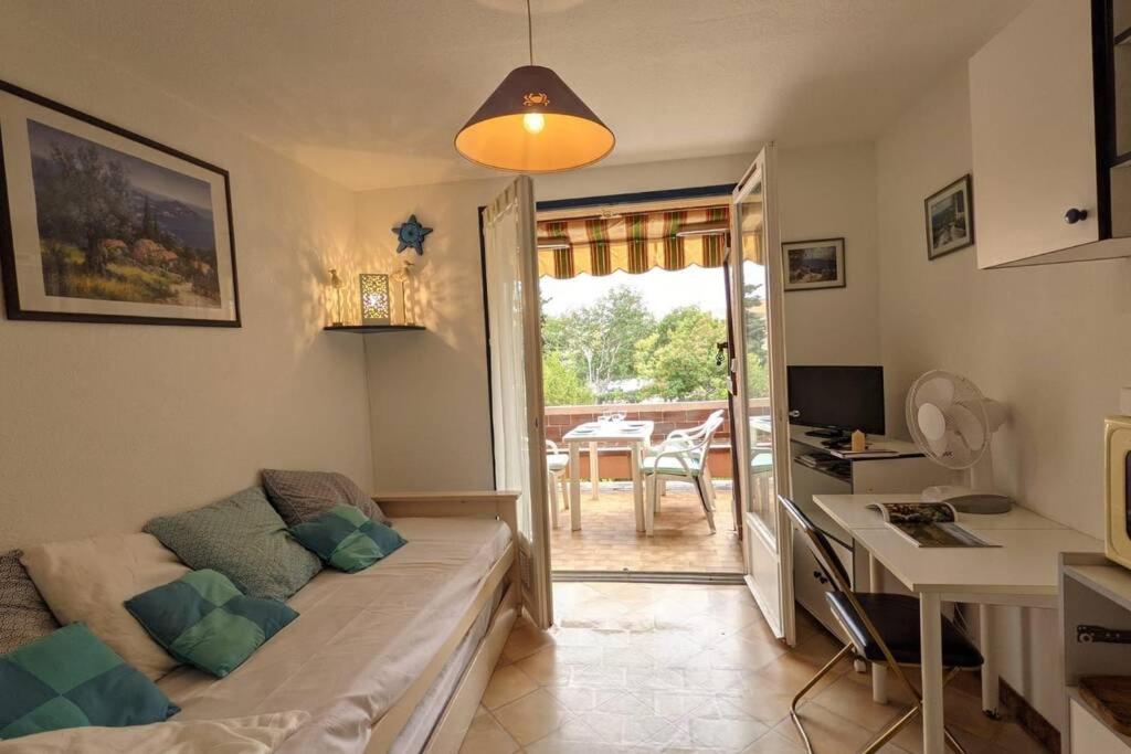 Appartement " Le Grand Bleu " A 3 Min De La Plage Ла Лонд-ле-Мор Екстериор снимка